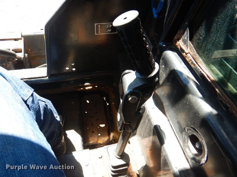 image for item IQ9480 1999 New Holland LX485  skid steer loader