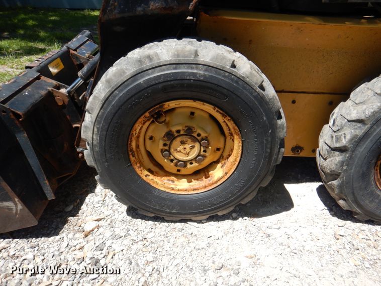 image for item IQ9480 1999 New Holland LX485  skid steer loader