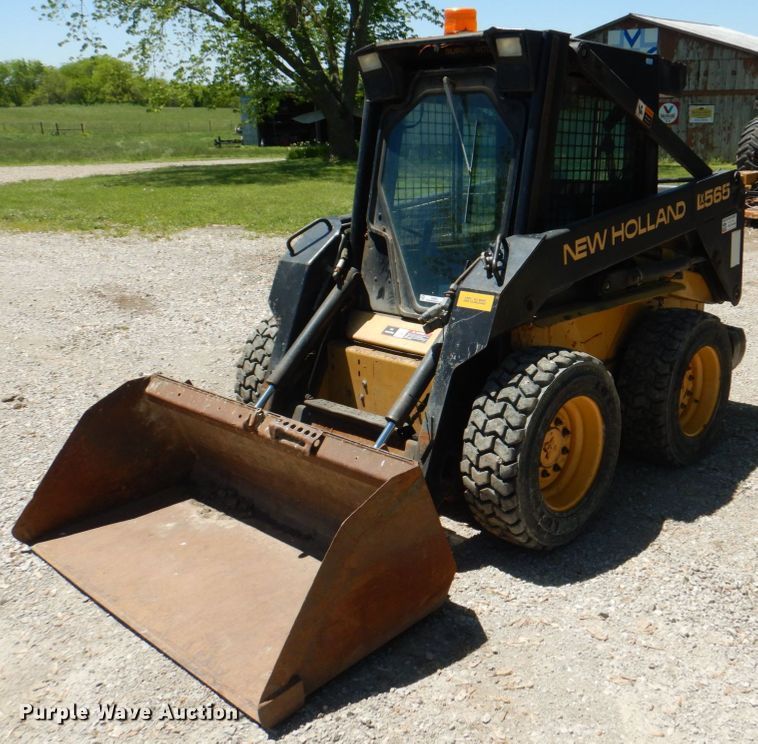 image for item IQ9481 1995 New Holland LX565  skid steer loader