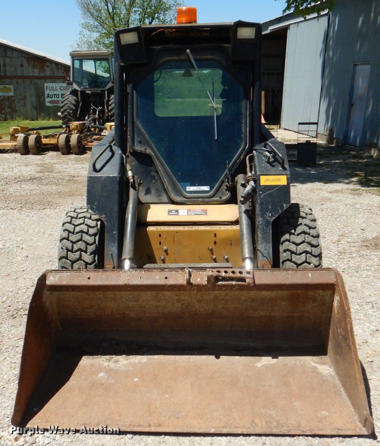 image for item IQ9481 1995 New Holland LX565  skid steer loader