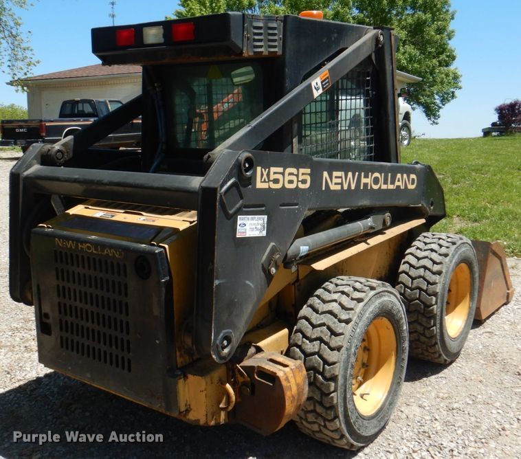 image for item IQ9481 1995 New Holland LX565  skid steer loader