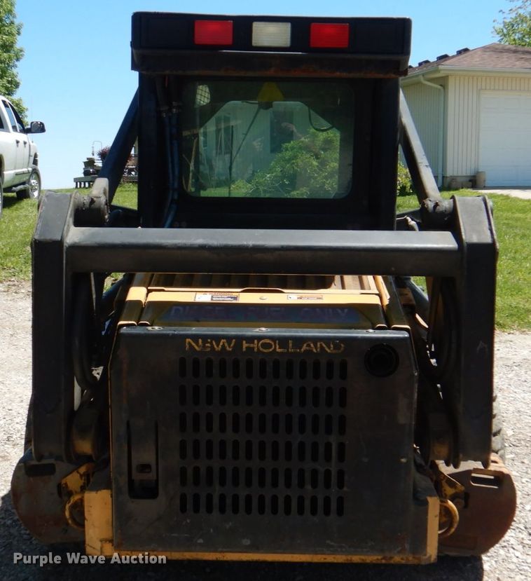 image for item IQ9481 1995 New Holland LX565  skid steer loader