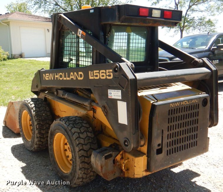image for item IQ9481 1995 New Holland LX565  skid steer loader
