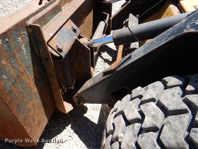 image for item IQ9481 1995 New Holland LX565  skid steer loader