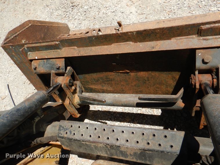 image for item IQ9481 1995 New Holland LX565  skid steer loader