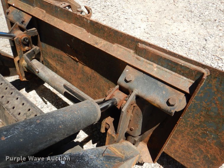 image for item IQ9481 1995 New Holland LX565  skid steer loader