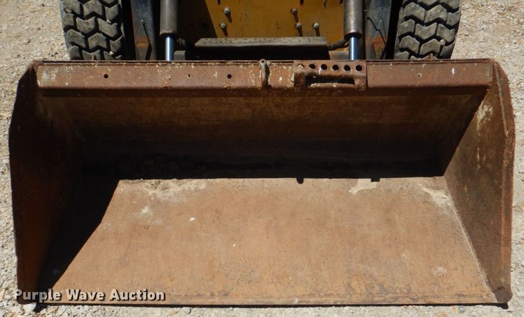 image for item IQ9481 1995 New Holland LX565  skid steer loader