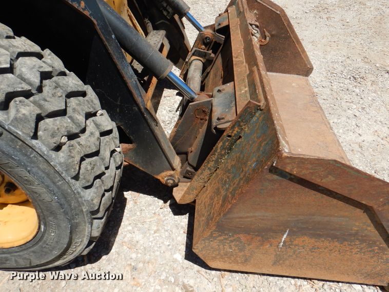 image for item IQ9481 1995 New Holland LX565  skid steer loader