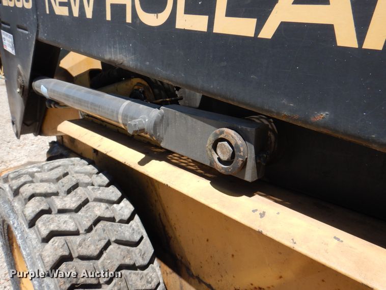 image for item IQ9481 1995 New Holland LX565  skid steer loader