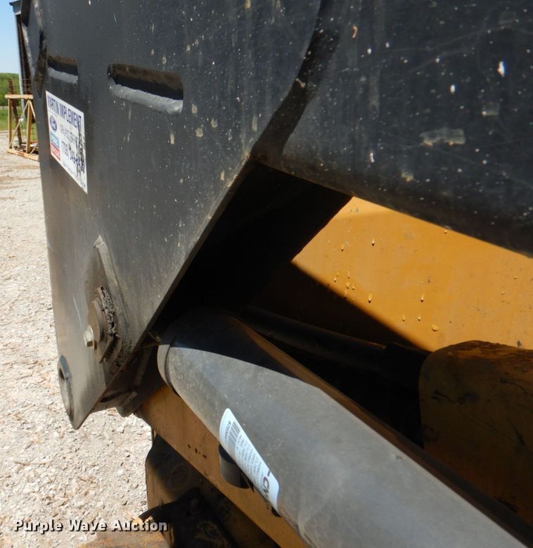 image for item IQ9481 1995 New Holland LX565  skid steer loader