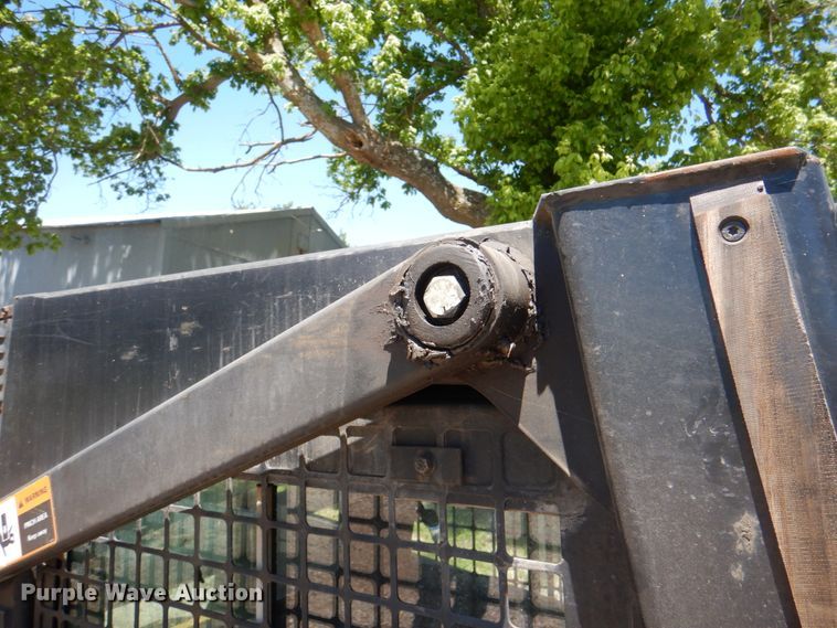 image for item IQ9481 1995 New Holland LX565  skid steer loader