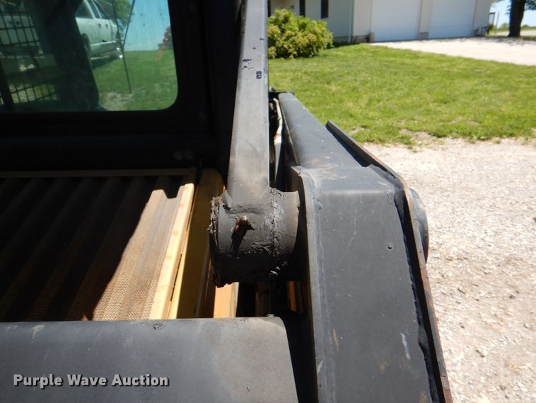 image for item IQ9481 1995 New Holland LX565  skid steer loader