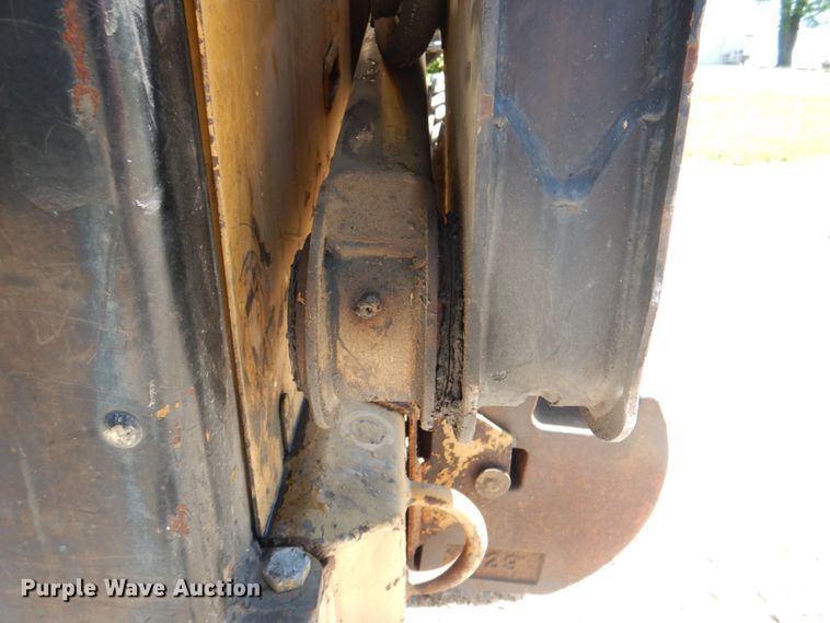 image for item IQ9481 1995 New Holland LX565  skid steer loader