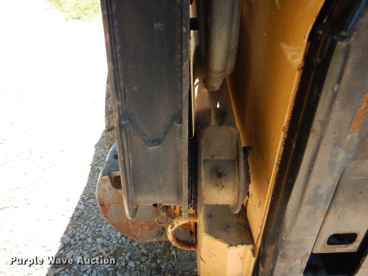 image for item IQ9481 1995 New Holland LX565  skid steer loader