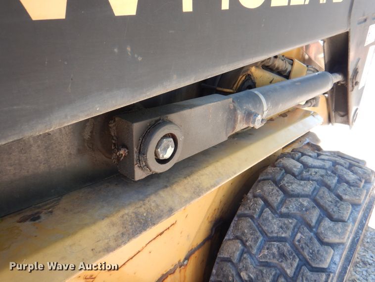 image for item IQ9481 1995 New Holland LX565  skid steer loader