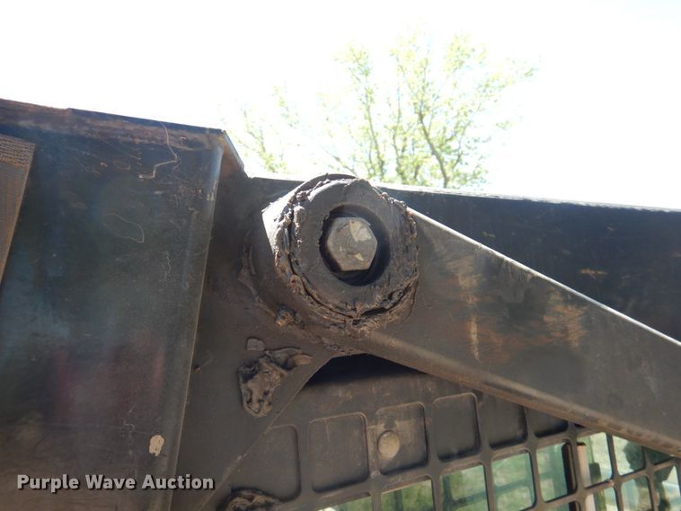 image for item IQ9481 1995 New Holland LX565  skid steer loader