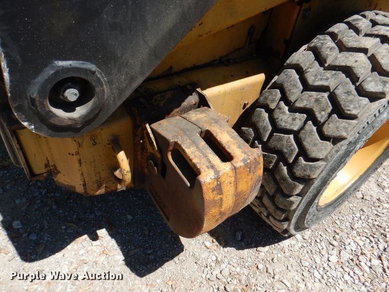 image for item IQ9481 1995 New Holland LX565  skid steer loader