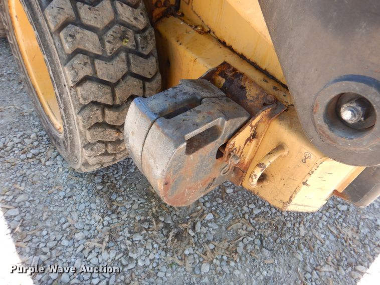image for item IQ9481 1995 New Holland LX565  skid steer loader