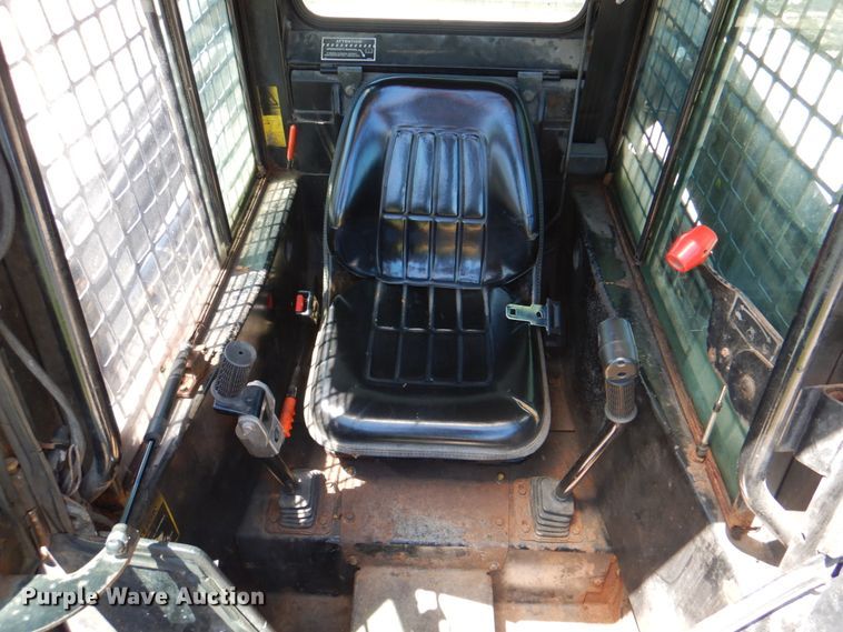 image for item IQ9481 1995 New Holland LX565  skid steer loader