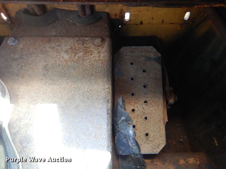 image for item IQ9481 1995 New Holland LX565  skid steer loader