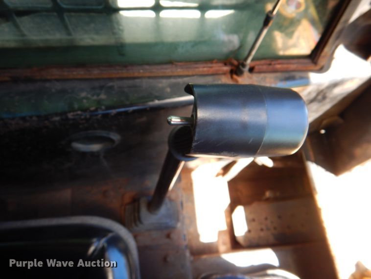 image for item IQ9481 1995 New Holland LX565  skid steer loader