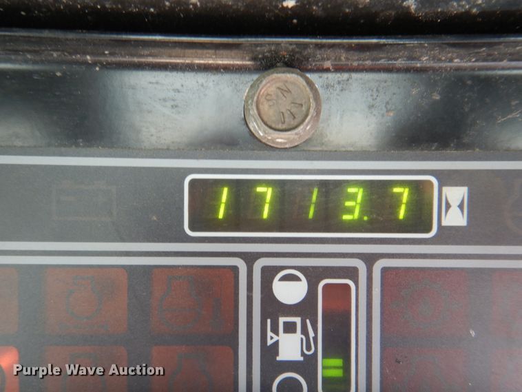 image for item IQ9481 1995 New Holland LX565  skid steer loader