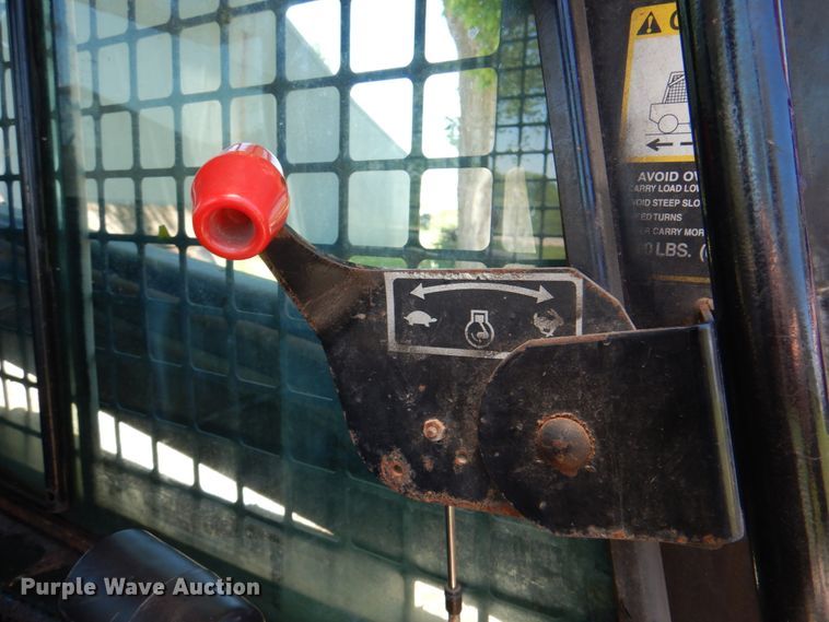 image for item IQ9481 1995 New Holland LX565  skid steer loader