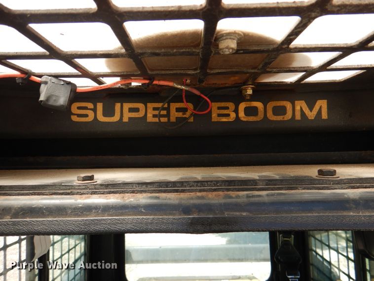 image for item IQ9481 1995 New Holland LX565  skid steer loader