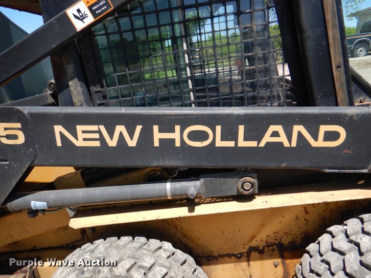 image for item IQ9481 1995 New Holland LX565  skid steer loader