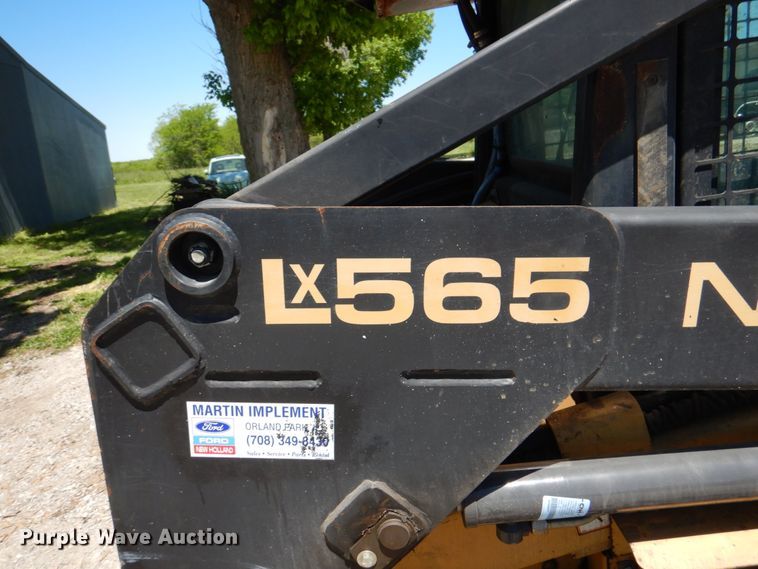 image for item IQ9481 1995 New Holland LX565  skid steer loader