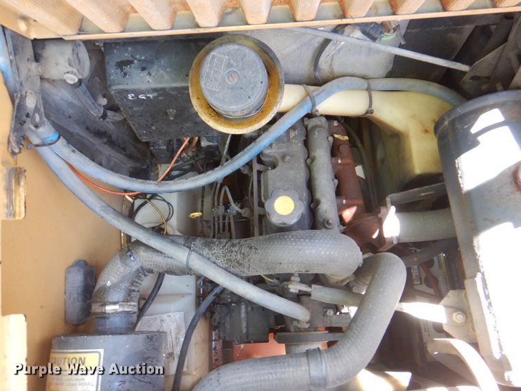 image for item IQ9481 1995 New Holland LX565  skid steer loader