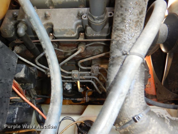 image for item IQ9481 1995 New Holland LX565  skid steer loader