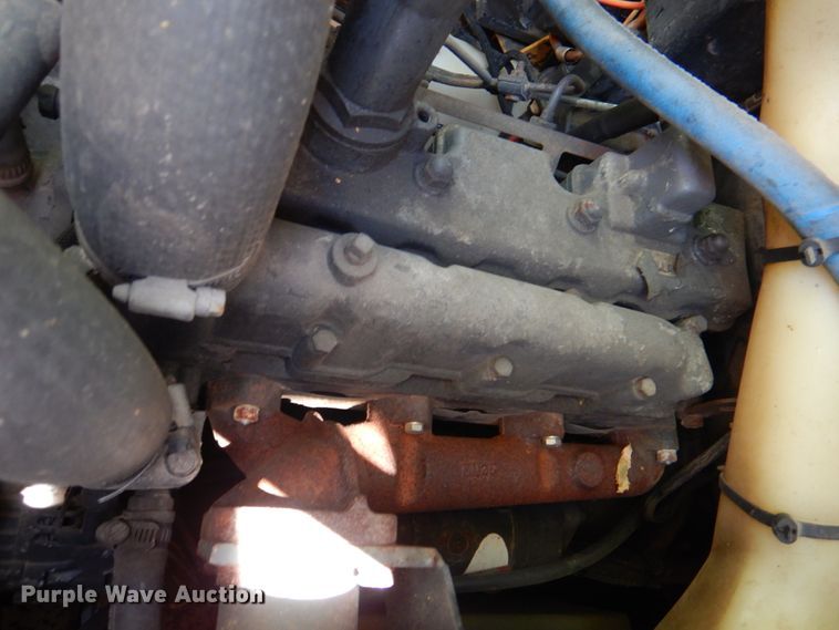 image for item IQ9481 1995 New Holland LX565  skid steer loader