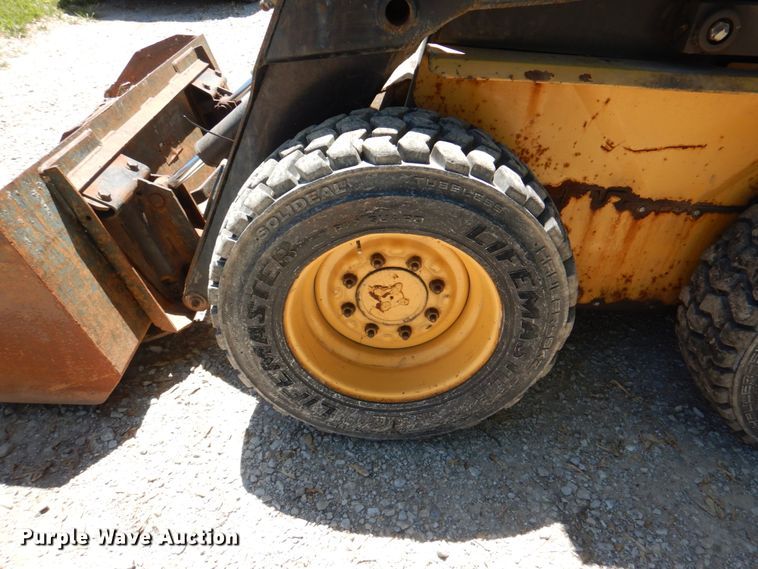 image for item IQ9481 1995 New Holland LX565  skid steer loader