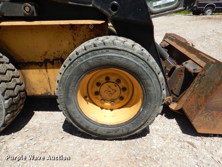 image for item IQ9481 1995 New Holland LX565  skid steer loader