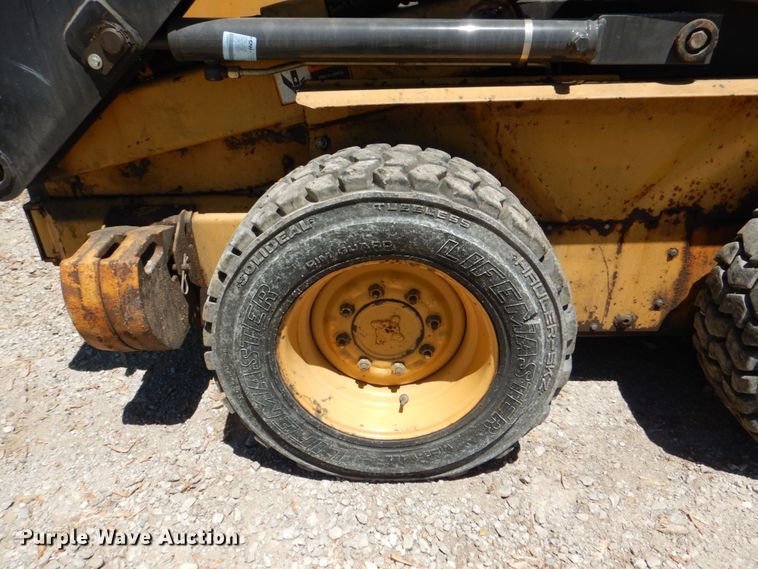 image for item IQ9481 1995 New Holland LX565  skid steer loader