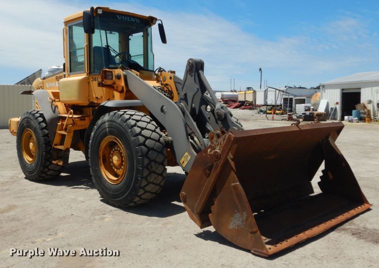 image for item IT9068 2004 Volvo L70E  wheel loader