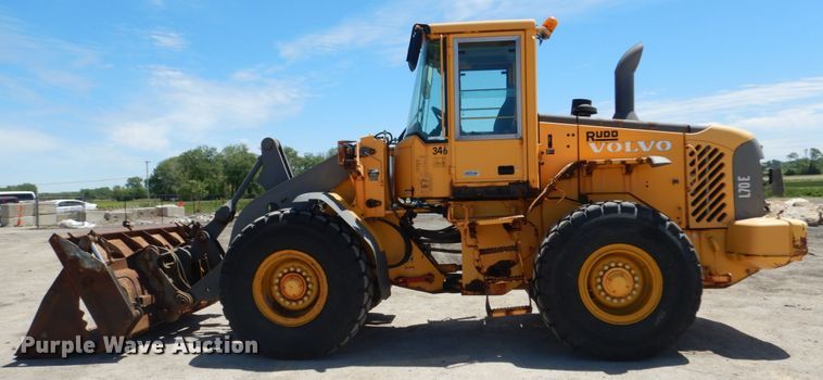 image for item IT9068 2004 Volvo L70E  wheel loader