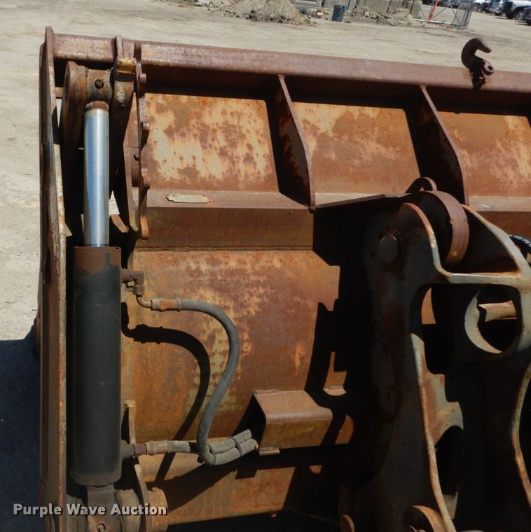 image for item IT9068 2004 Volvo L70E  wheel loader