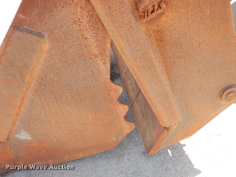 image for item IT9068 2004 Volvo L70E  wheel loader