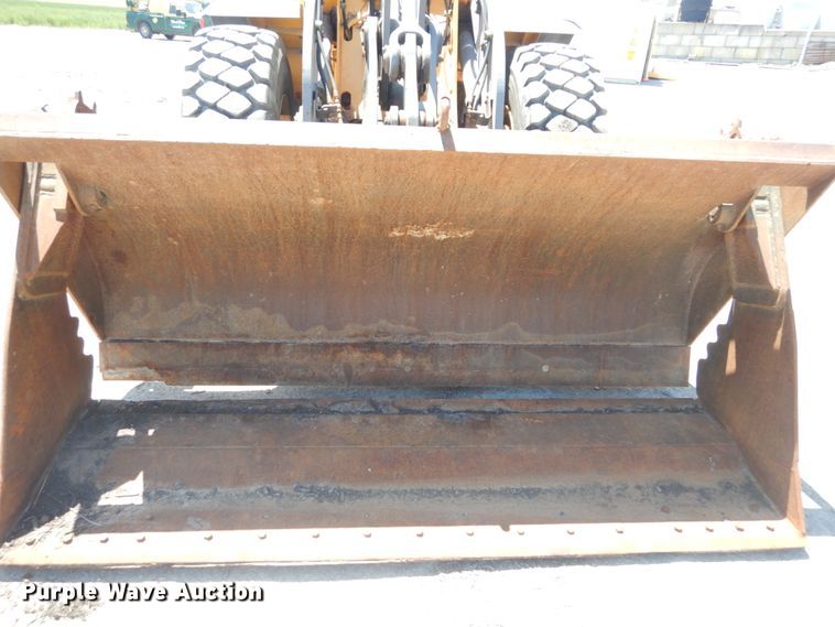 image for item IT9068 2004 Volvo L70E  wheel loader