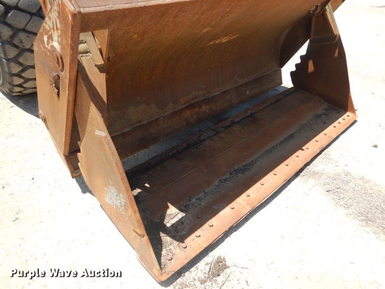 image for item IT9068 2004 Volvo L70E  wheel loader