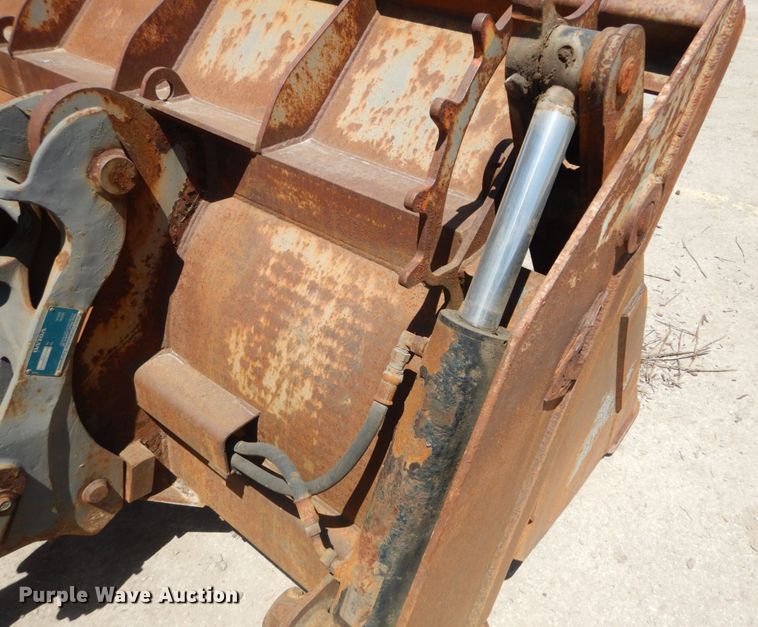 image for item IT9068 2004 Volvo L70E  wheel loader