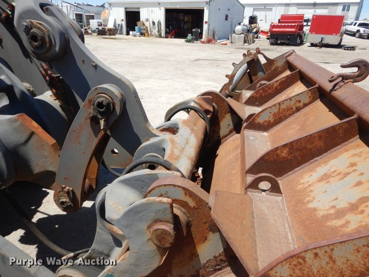 image for item IT9068 2004 Volvo L70E  wheel loader