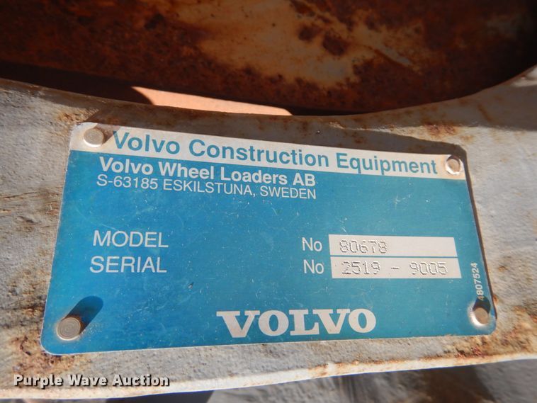 image for item IT9068 2004 Volvo L70E  wheel loader