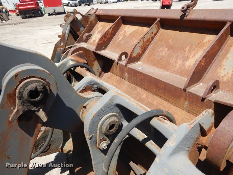 image for item IT9068 2004 Volvo L70E  wheel loader