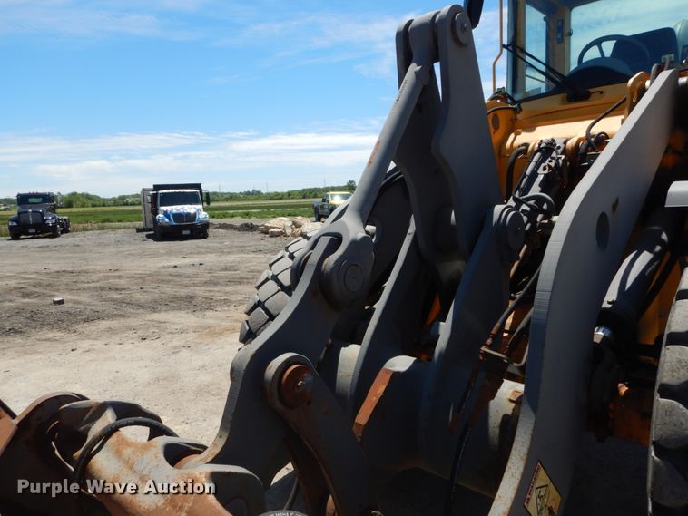 image for item IT9068 2004 Volvo L70E  wheel loader