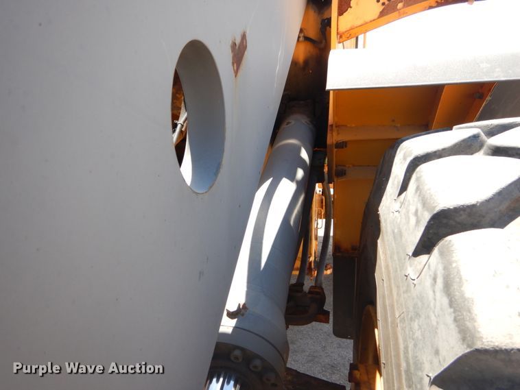 image for item IT9068 2004 Volvo L70E  wheel loader