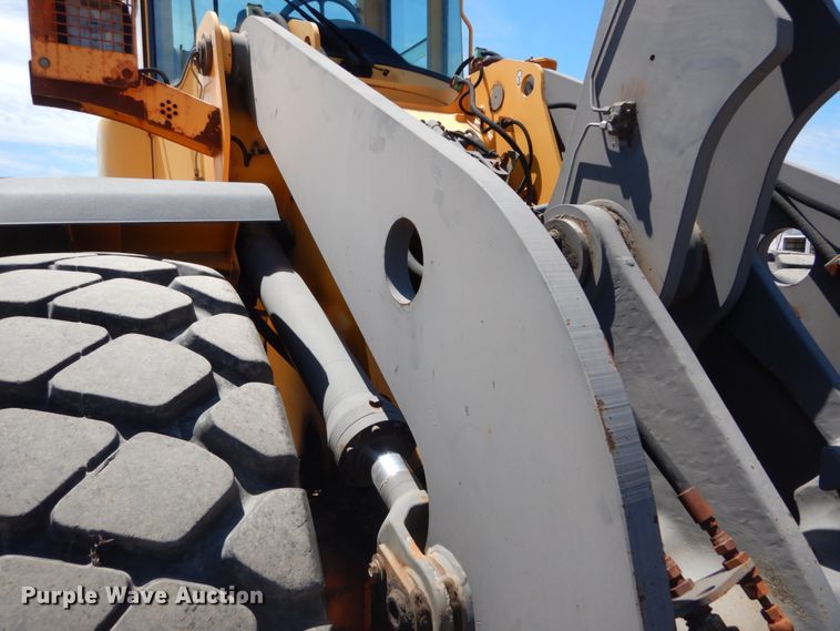 image for item IT9068 2004 Volvo L70E  wheel loader