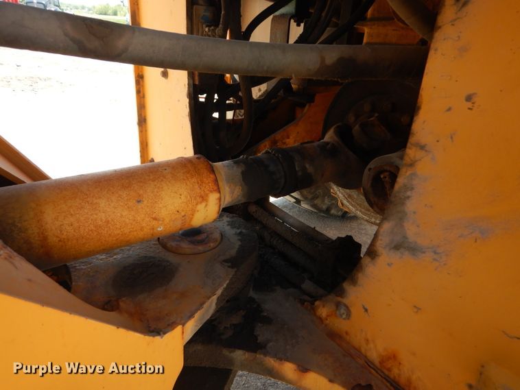 image for item IT9068 2004 Volvo L70E  wheel loader